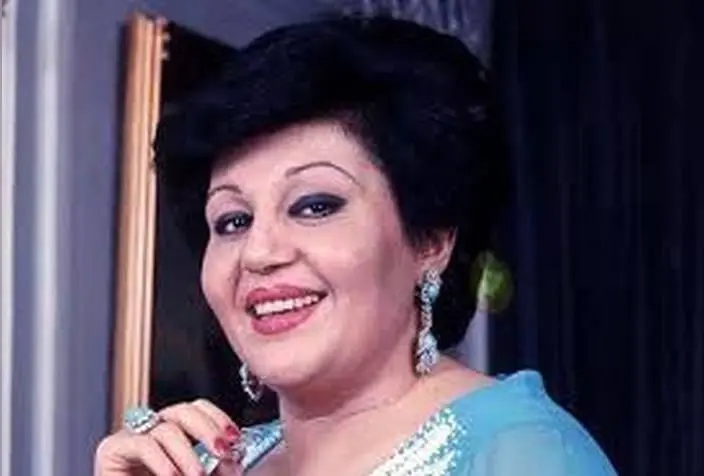 آینه طلایی خانه خانم هایده: یادگاری ارزشمند و نماد زیبایی در دکوراسیون داخلی