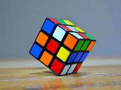 قانون روبیک و راز مقایسه نکردن با دیگران؛ چگونه با تمرکز بر هویت فردی رشد کنیم؟
