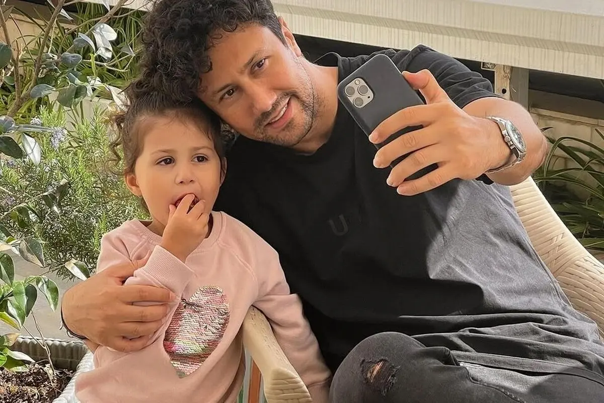 شاهرخ استخری، بازیگر جوکر و شاخِ شوخطبعی، با هوش مصنوعی چهره نبات در آینده رونمایی شد