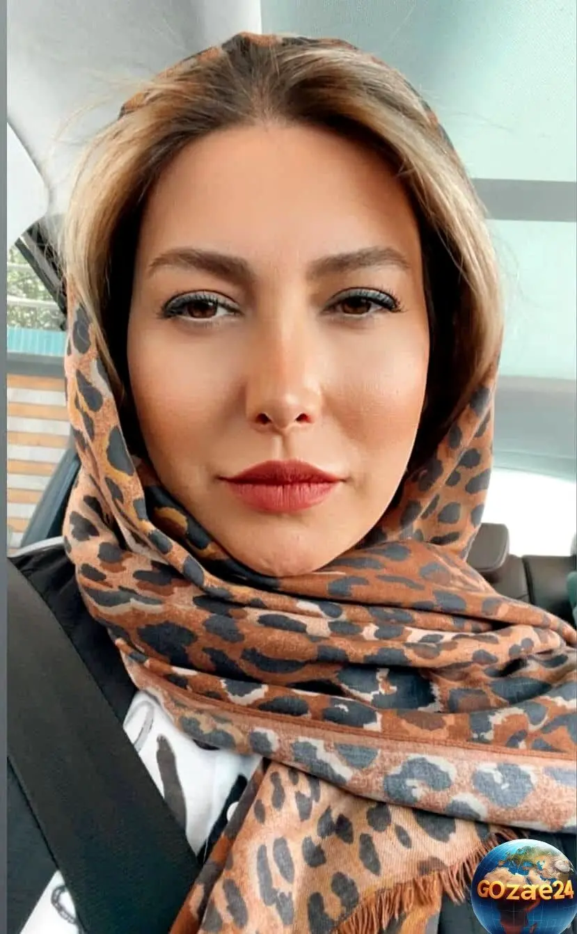 فریبا نادری با استایل کلاسیک و لوکس در مقابل آینه آسانسور، رونمایی از کیف لاکچری برند خود را جشن گرفت