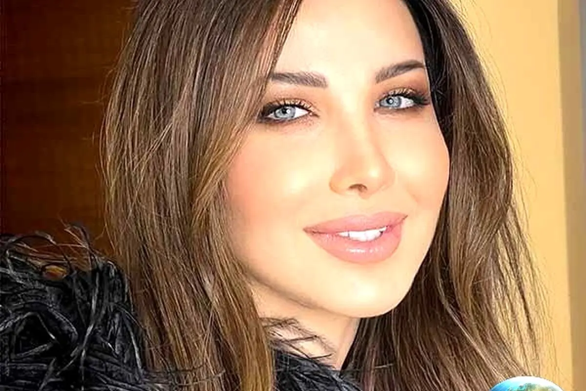 تصاویر بدون آرایش و طبیعی نانسی عجرم در سفر به عربستان؛ زیبایی طبیعی و قدرت لوازم آرایشی در چهره او