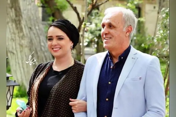 طراحی دکوراسیون منزل آقای علیدوستی، پدر ترانه سینمای ایران با مبلمان نسکافه‌ای و کتابخانه بزرگ