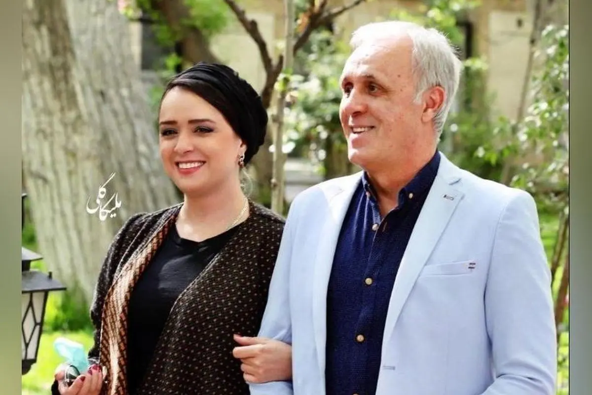 طراحی دکوراسیون منزل آقای علیدوستی، پدر ترانه سینمای ایران با مبلمان نسکافه‌ای و کتابخانه بزرگ