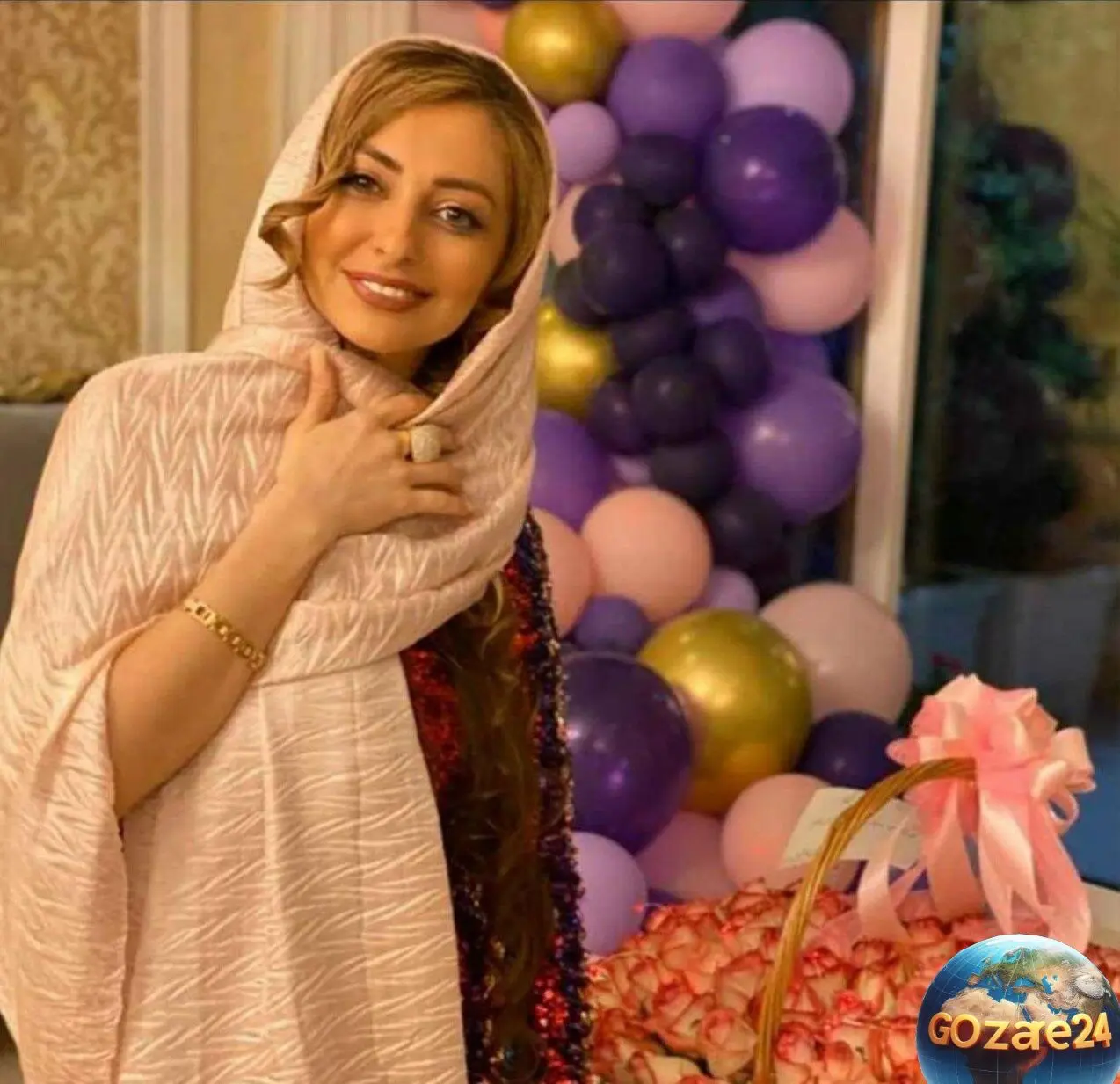 نفیسه روشن با استایل هنری و نگاه معنادار در کنار برگ درخت و تیپ آبی کاربنی: سفر به دنیای زیبایی و معجزه‌های پاییزی