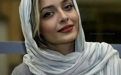 ساره بیات در کافه لاکچری به مناسبت تولدش با استایل کلاسیک و شیک + راهنمای ست کردن مانتو سفید