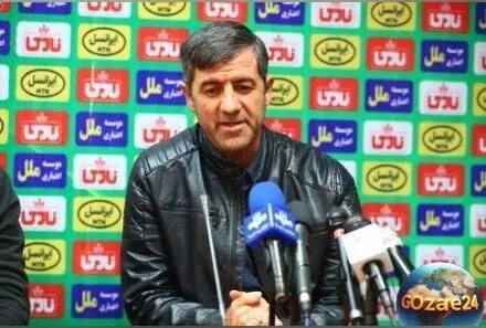 حاشیه‌های تماشایی پایان بازی پرسپولیس مقابل چادرملو؛ اعتراض سرخ‌ها به وضعیت نامناسب چمن ورزشگاه تختی