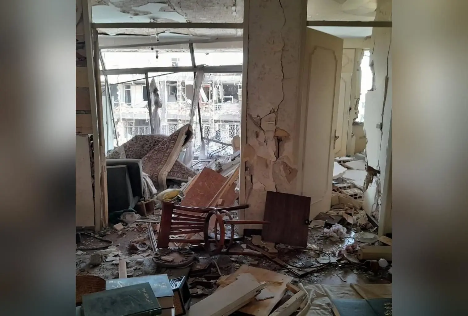 حمله و انفجارهای مرگبار خانه و دفتر اکبر رادی، تئاتر ایران در آستانه تخریب کامل