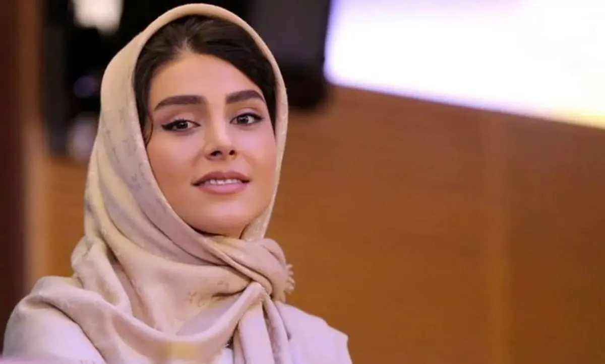 ژست‌های جذاب و جنجالی لاله مرزبان در جدیدترین تصاویر استوری اینستاگرام
