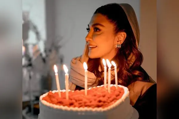 تزیین لوکس و مجلل تولد مونای سریال فاصله‌ها با میز شاهانه و دکوراسیون فاخر