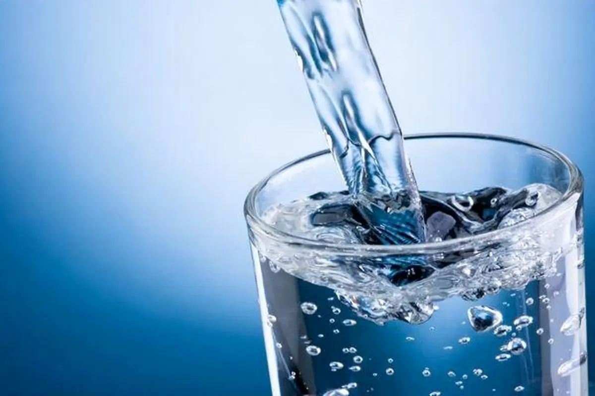 تعبیر خواب آب ریختن: از نگاه سنتی تا روانشناسی مدرن در ۷ روایت