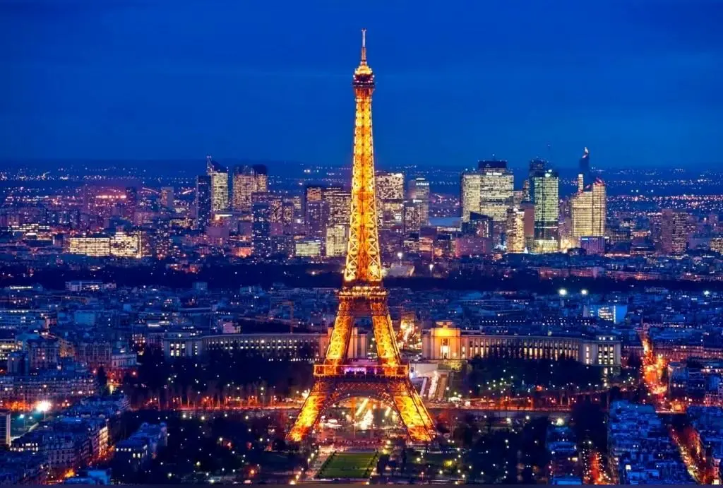 تصویر دختر ترامپ در کنار برج ایفل؛ لحظه‌ای متفاوت در پاریس