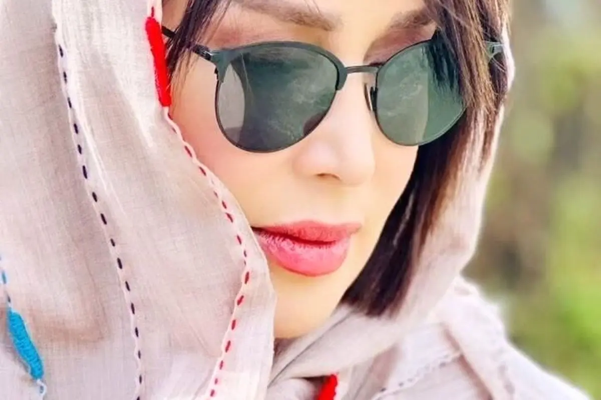 پربازدیدترین سلفی سارا منجزی پور همسر محمد علیزاده، بازیگر و مدل معروف ایرانی