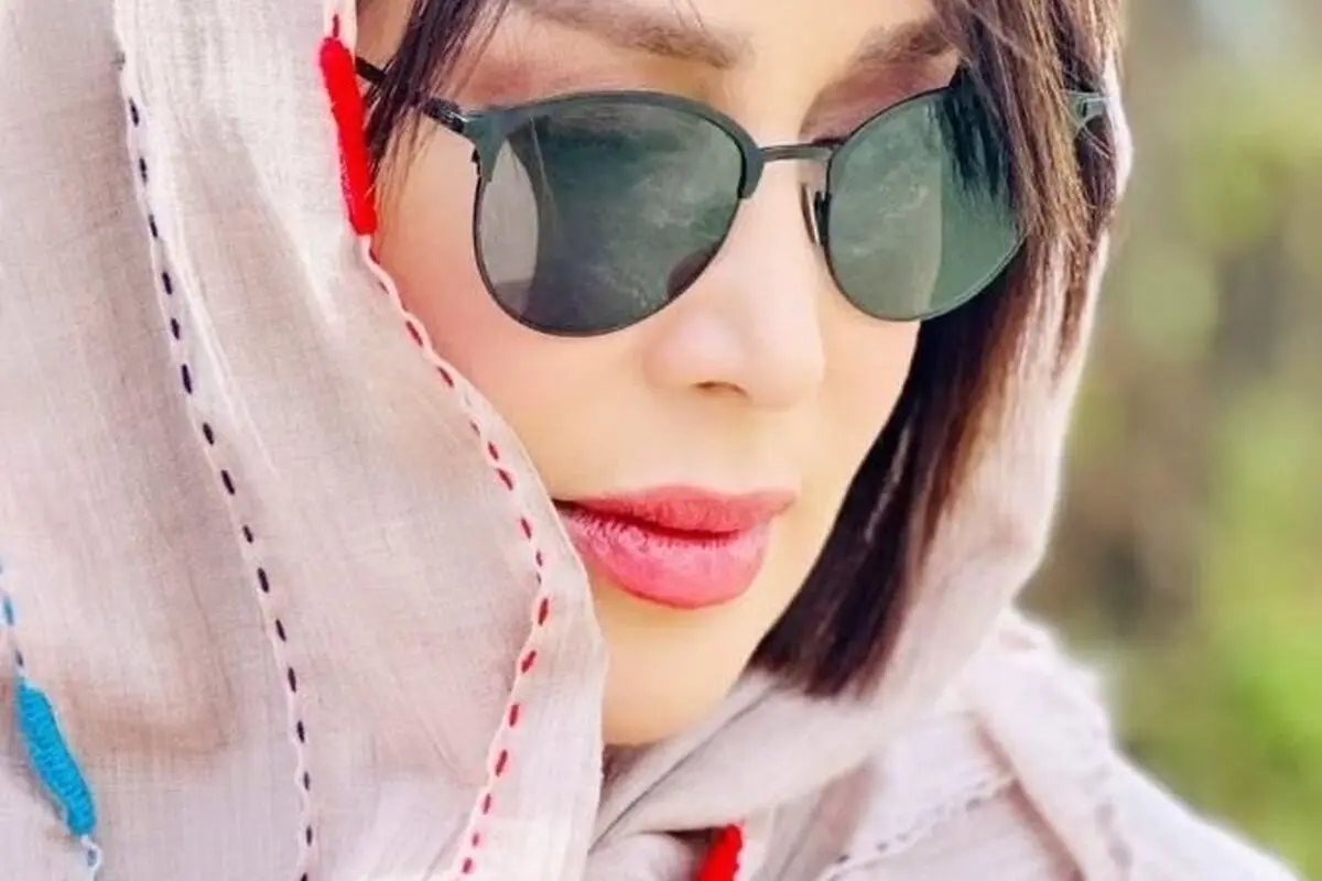 پربازدیدترین سلفی سارا منجزی پور همسر محمد علیزاده، بازیگر و مدل معروف ایرانی
