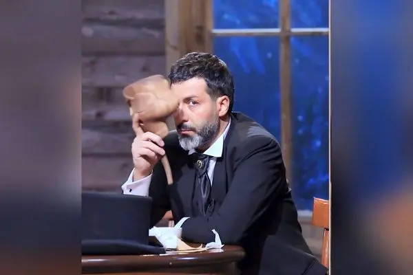 تصویر جذاب آباژور و نقاشی مدرن در دکوراسیون منزل مجید واشقانی، ستاره مافیای ایران