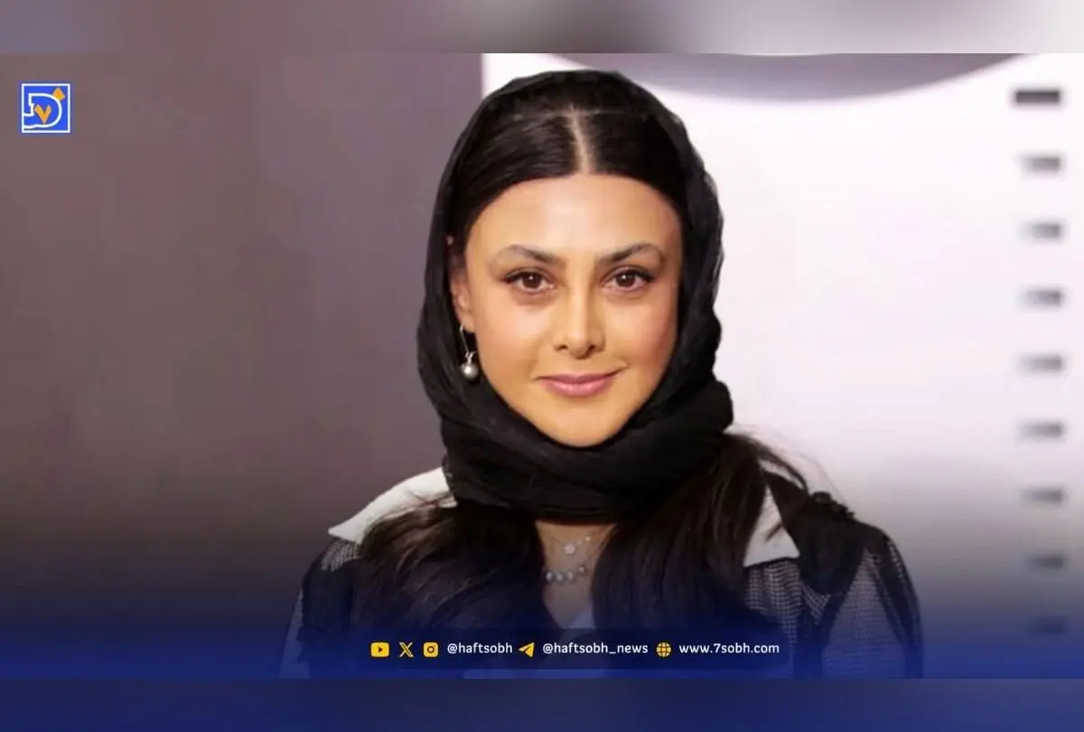 آزاده صمدی با استایل بارداری روی فرش قرمز: لباس متفاوت و جنجالی در مراسم اکران فیلم «بچه مردم»