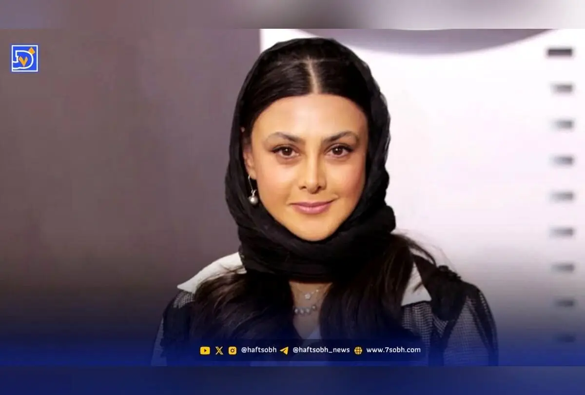آزاده صمدی با استایل بارداری روی فرش قرمز: لباس متفاوت و جنجالی در مراسم اکران فیلم «بچه مردم»