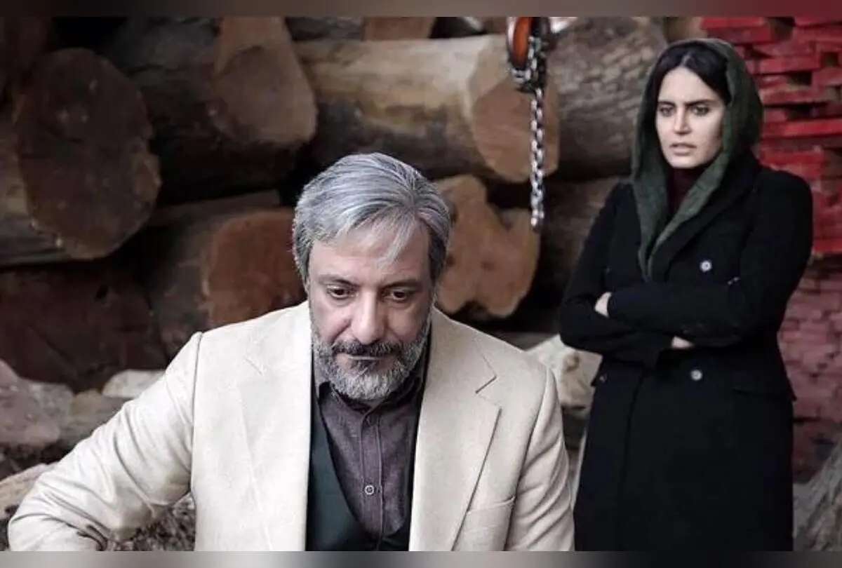 عکس‌های نادر الناز شاکردوست و امیر جعفری در غسالخانه مربوط به اجرای نمایش «گم و گور» در تئاتر ایرانشهر