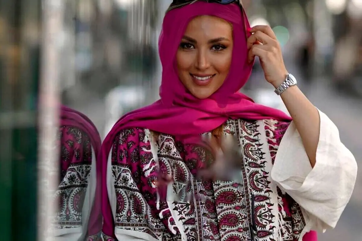 تصویر مینا مختاری همسر بهرام رادان در لباس تابستانی رنگارنگ و شیک + معرفی کوتاه