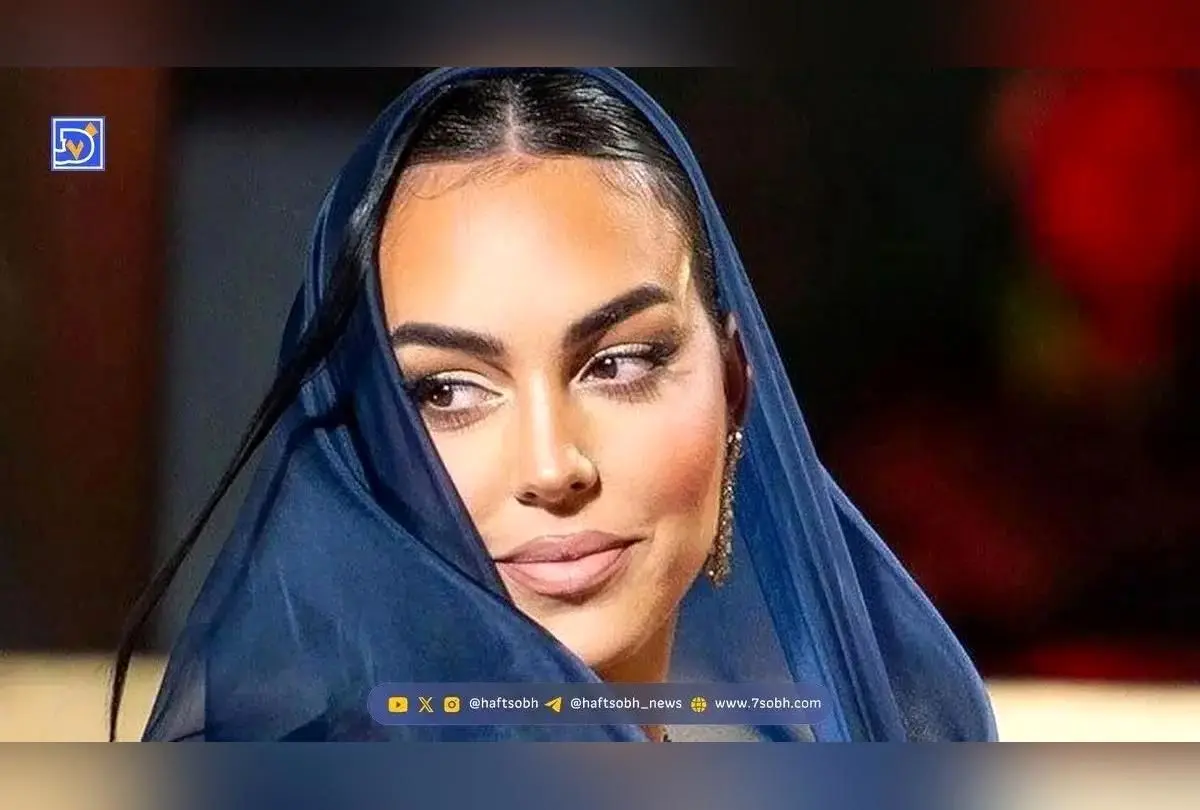 آلبوم تولد لوکس جورجینا رودریگز با کیک سه‌طبقه سوپرلاکچری و طراحی اروپایی در کنار تصاویر دیزاین خاص و منحصر به فرد