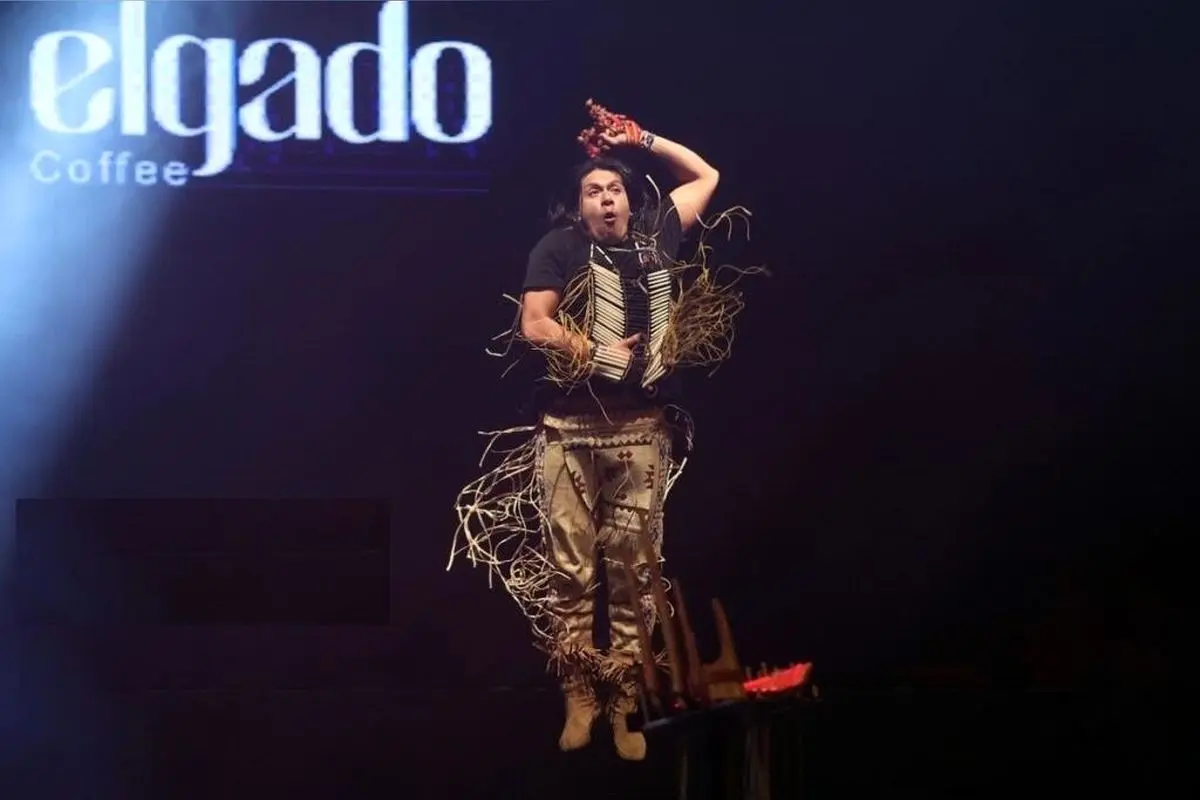 چیدمان خاص کنسرت لئو روخاس در تهران؛ اجرای بی‌نظیر «پسر خورشید» در سالن وزارت کشور