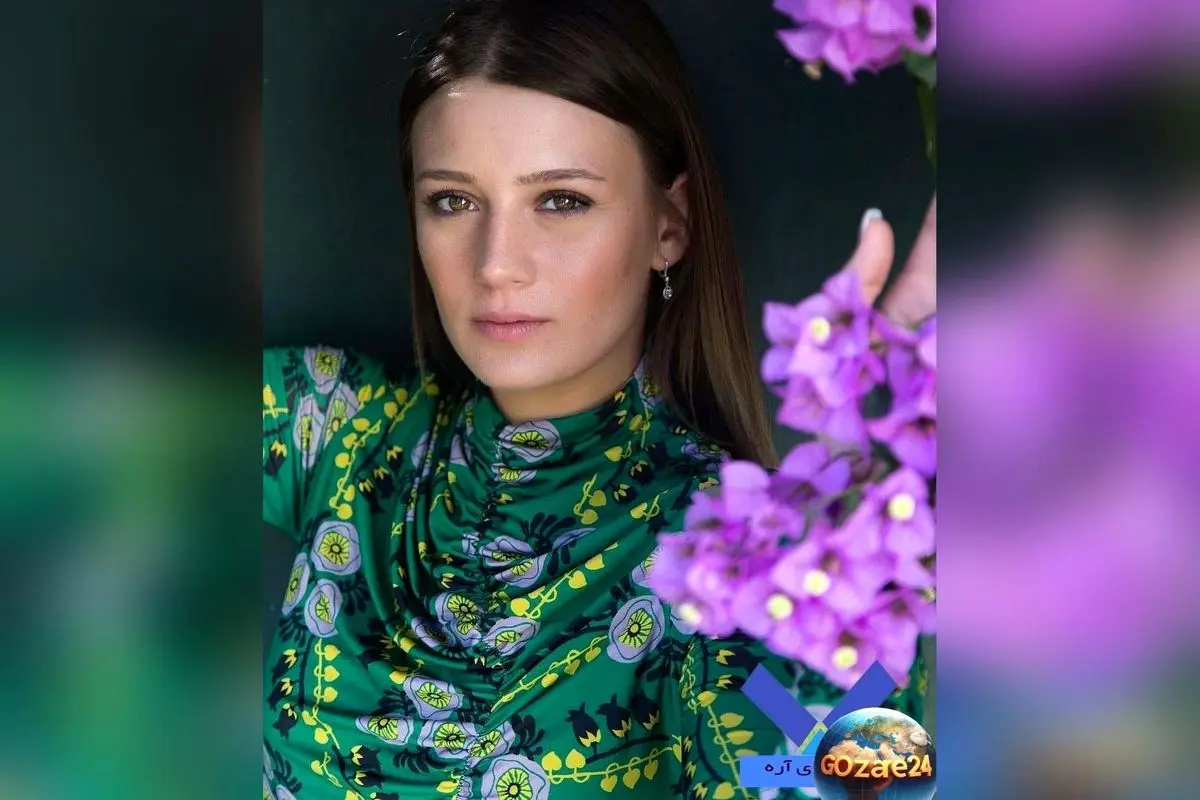 گیزم کاراجا با استایل اسپرت و کت جین در باغچه منزلش + عکس جدید در اینستاگرام