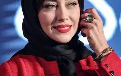 نگاهی به قفسه کتاب باکلاس و عکس بهاره کیان افشار بازیگر محبوب سریال عاشقانه + مجسمه‌های زیبا و جذاب