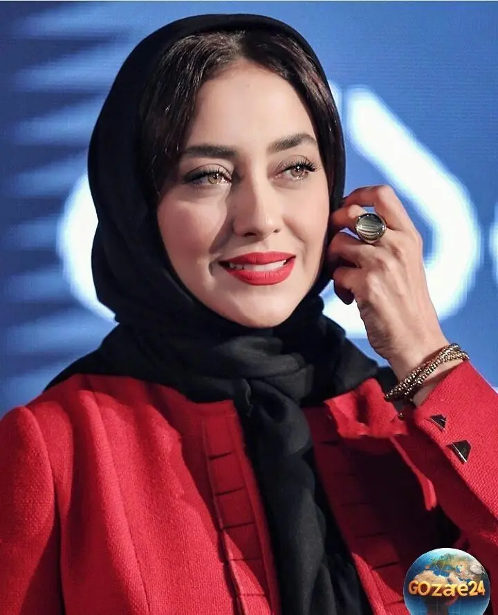 نگاهی به قفسه کتاب باکلاس و عکس بهاره کیان افشار بازیگر محبوب سریال عاشقانه + مجسمه‌های زیبا و جذاب