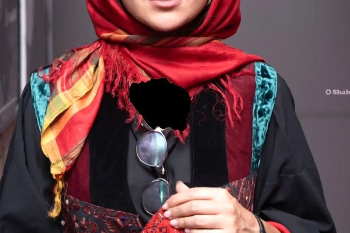 حضور جنجالی مونا کرمی در تئاتر کافه لکانطه بدون همسرش سپند امیرسلمانی!