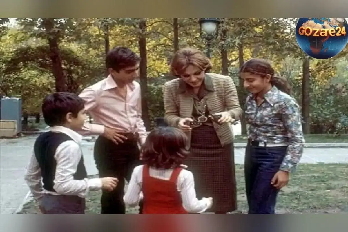 عکس نادر از فرح دیبا در لباس نظامی در اردوگاه دختران نظامی سال 1342 | سفر در زمان به دوران شاهنشاهی