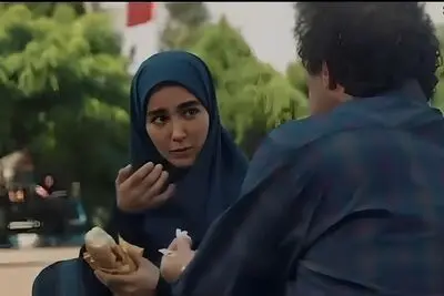 وقتی نقی معمولی به دخترش پیاز می‌دهد که کسی دورش نیاد! | طنز ماندگار پایتخت با ویدئو و تصویر خاص