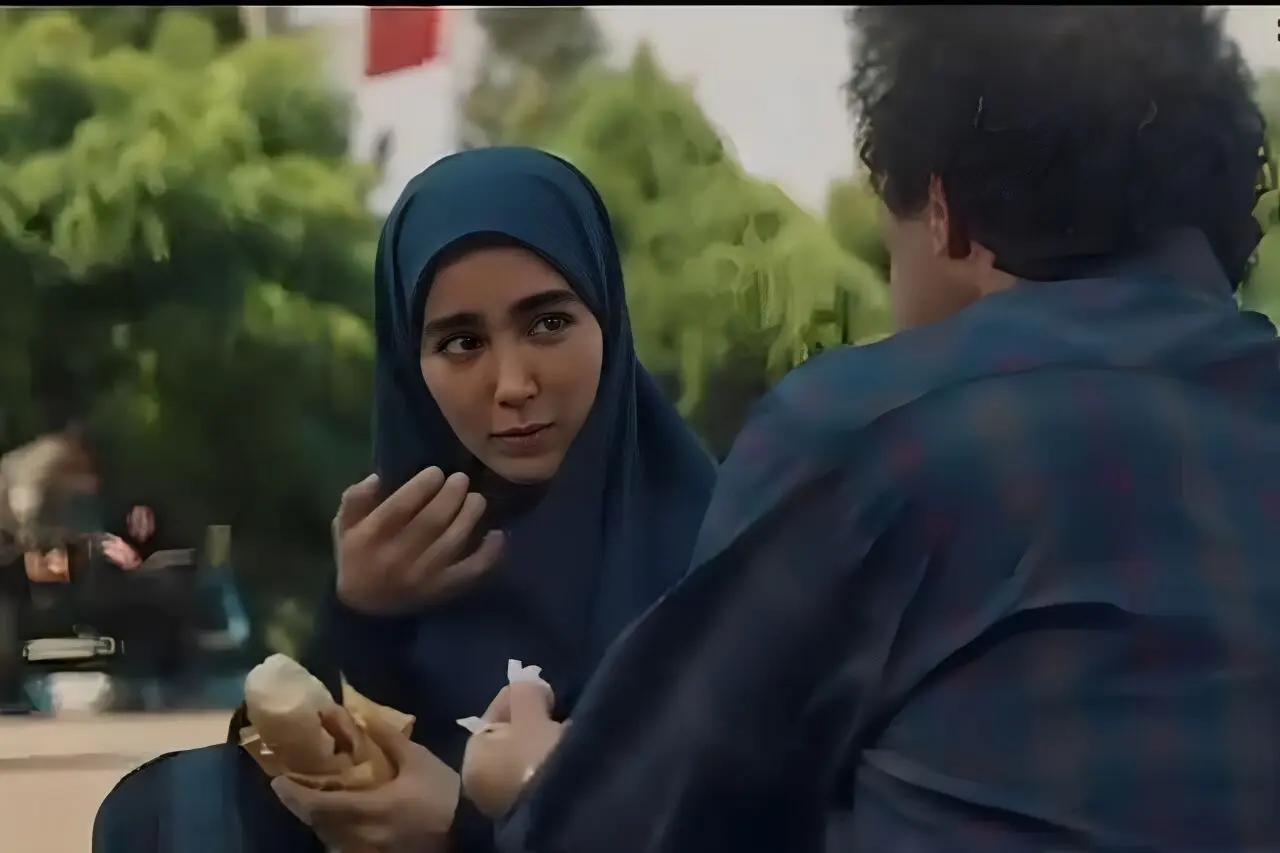 وقتی نقی معمولی به دخترش پیاز می‌دهد که کسی دورش نیاد! | طنز ماندگار پایتخت با ویدئو و تصویر خاص