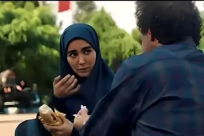 وقتی نقی معمولی به دخترش پیاز می‌دهد که کسی دورش نیاد! | طنز ماندگار پایتخت با ویدئو و تصویر خاص