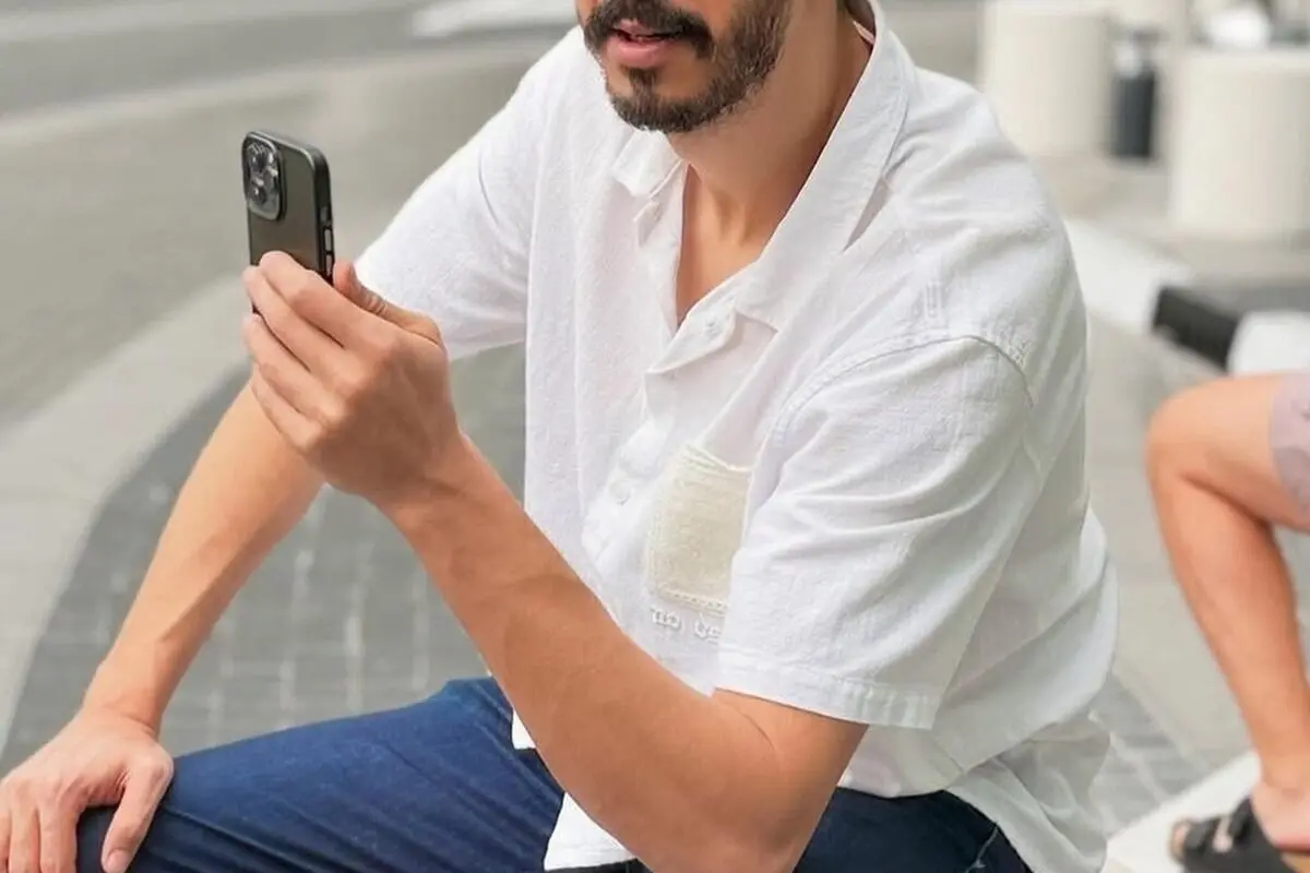 بهرام افشاری در نقش فاراب سهراب‌پور در سریال "دل"؛ هنرنمایی خفن و فعالیت‌های متنوع بازیگری و کارگردانی