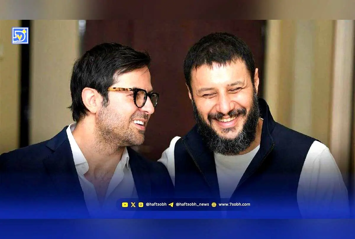 جواد عزتی با استایل خاص و منحصربه‌فرد در پشت صحنه سریال «وحشی» توجه رسانه‌ها را جلب کرد
