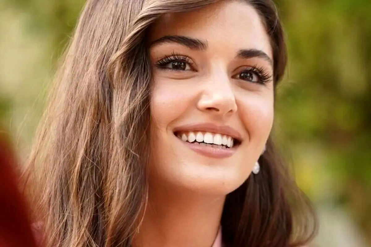 ژستهای مدرن و جذاب هانده ارچل در اروپا + تصاویر جدید و رنگ طوسی که به او بسیار میآید
