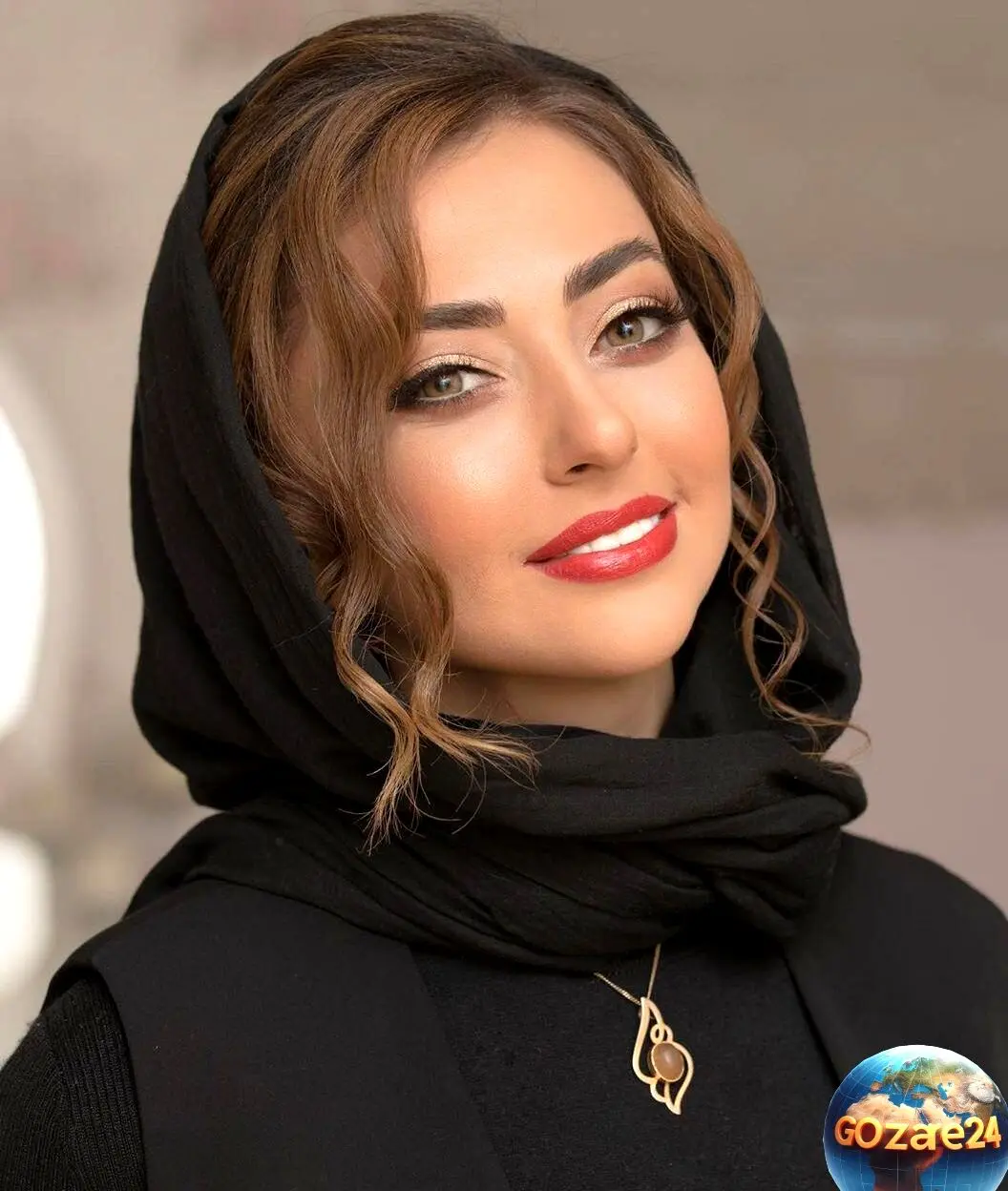 نگاهی به دورهمی خانوادگی نفیسه روشن در رستوران شیک و شباهت جالب او به مادرش