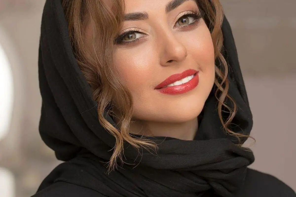 نگاهی به دورهمی خانوادگی نفیسه روشن در رستوران شیک و شباهت جالب او به مادرش