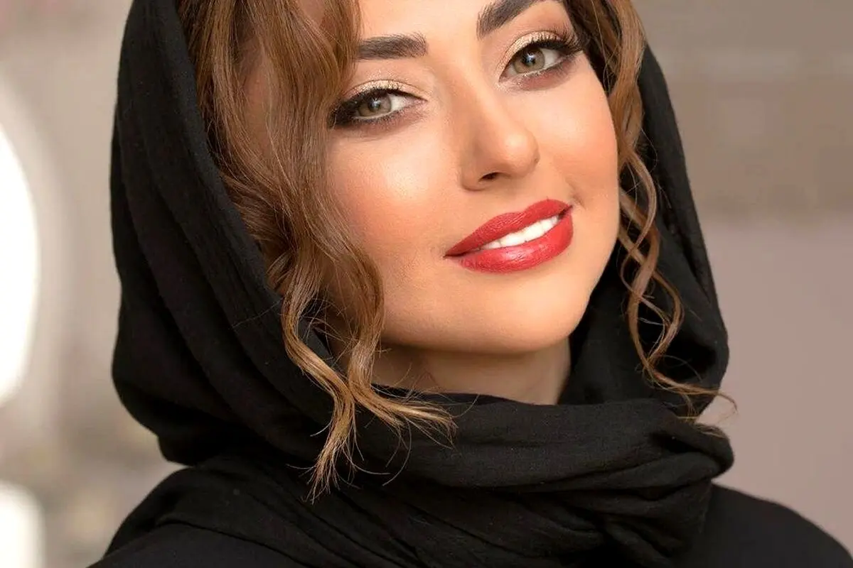 نگاهی به دورهمی خانوادگی نفیسه روشن در رستوران شیک و شباهت جالب او به مادرش