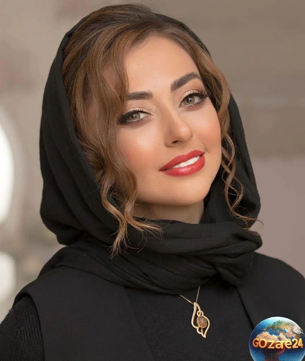 نگاهی به دورهمی خانوادگی نفیسه روشن در رستوران شیک و شباهت جالب او به مادرش