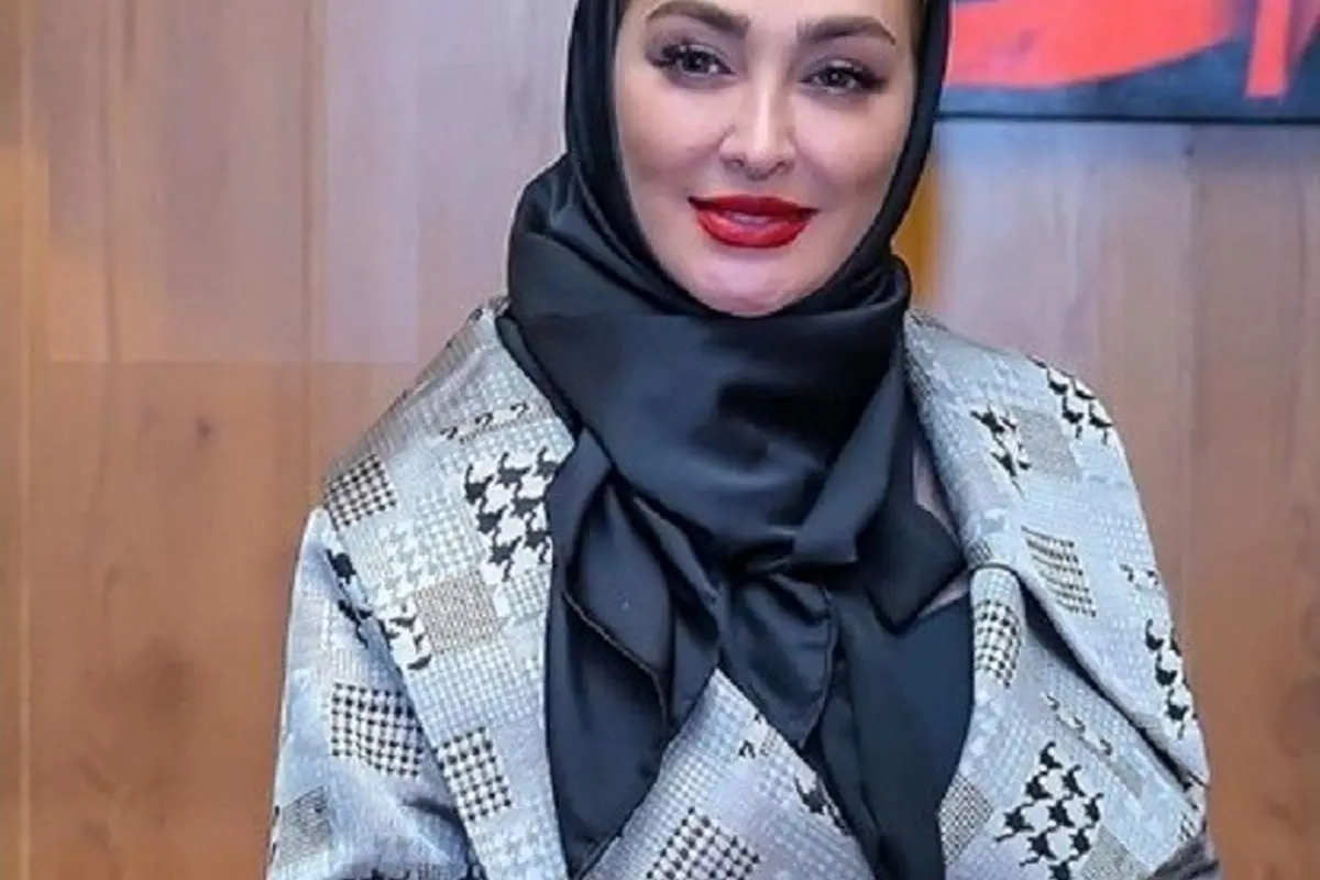 مدل مانتو اعیانی الهام حمیدی با نقش و نگار فرش ایرانی؛ نماد شکوه و اصالت ایرانی در استایل باحجاب