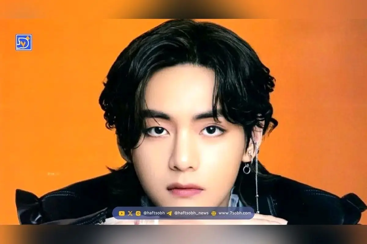 کیم تهیونگ با استایل بی‌نظیر و تأثیرگذاری در دنیای مد و زیبایی در حضور در برند «تیر تیر»