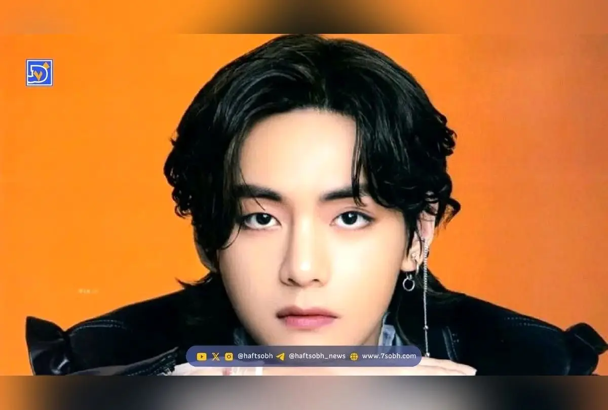 کیم تهیونگ با استایل بی‌نظیر و تأثیرگذاری در دنیای مد و زیبایی در حضور در برند «تیر تیر»