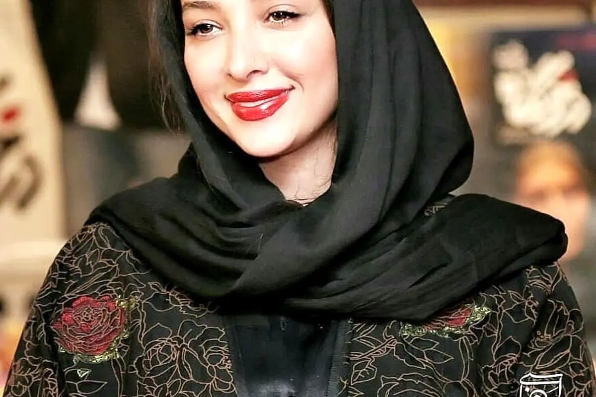 آناهیتا درگاهی با استایل متفاوت در صف نانوایی سنگک داغ؛ عاشق نون سنگک و لحظه‌ای خاص در زندگی هنری