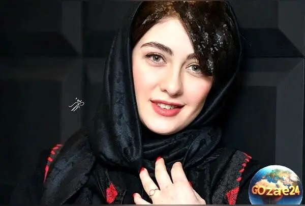 خلاقیت هنرمندانه الیکا ناصری در ثبت سلفی با آینه رنگی کثیف و متفاوت