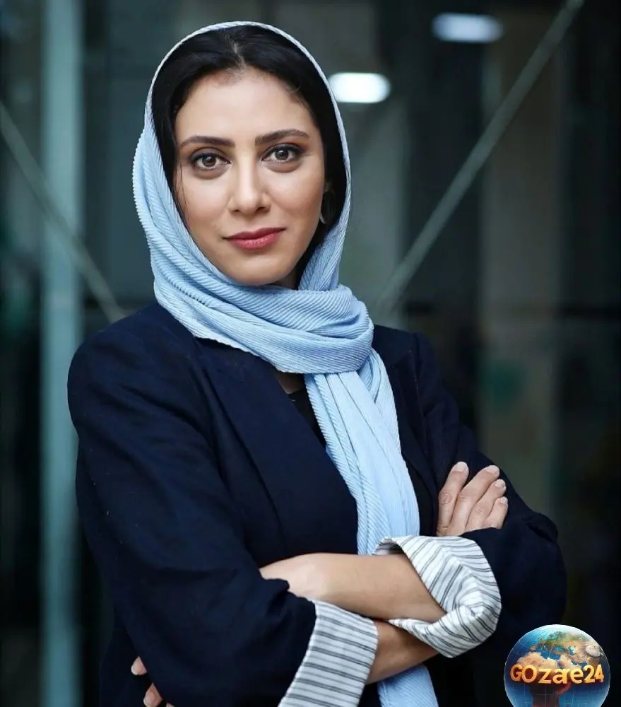 مونا فرجاد با استایل کریسمسی و شیک در کنار خواهرش دلهارو، جشنواره استایل‌های خاص و جذاب
