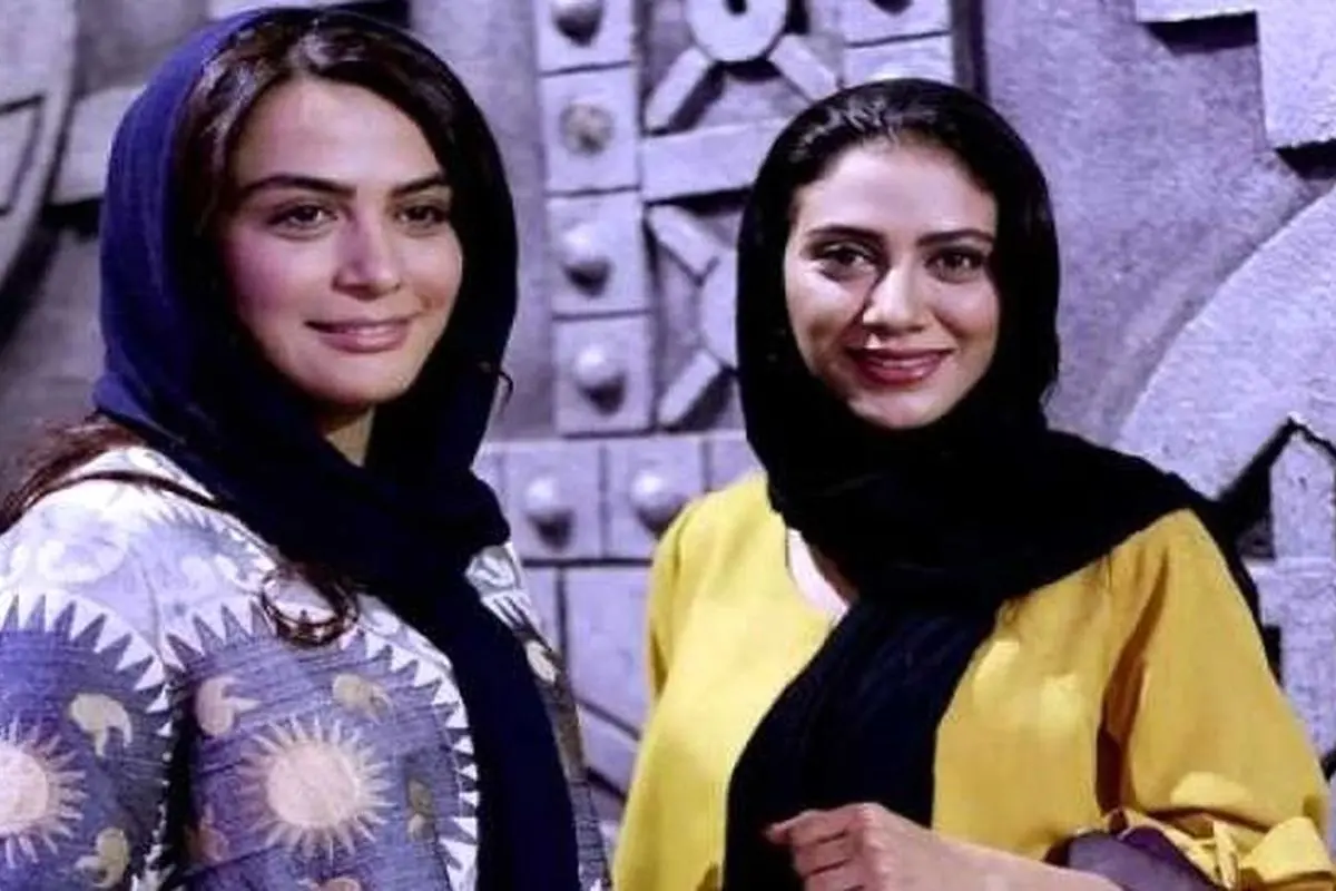 تصاویر خاص و زیبا از مونا و مارال فرجاد در لحظات خواهرانه که سروش منوچهری آنها را در سینما ثبت کرد