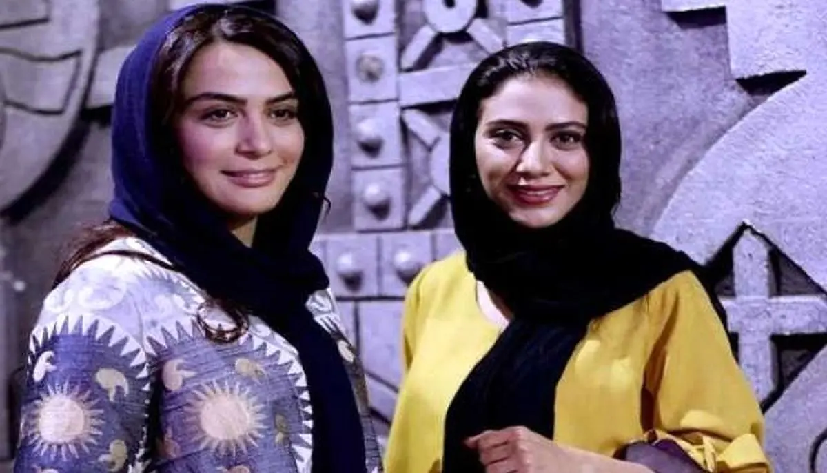 تصاویر خاص و زیبا از مونا و مارال فرجاد در لحظات خواهرانه که سروش منوچهری آن‌ها را در سینما ثبت کرد