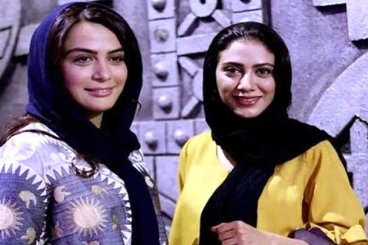 تصاویر خاص و زیبا از مونا و مارال فرجاد در لحظات خواهرانه که سروش منوچهری آن‌ها را در سینما ثبت کرد