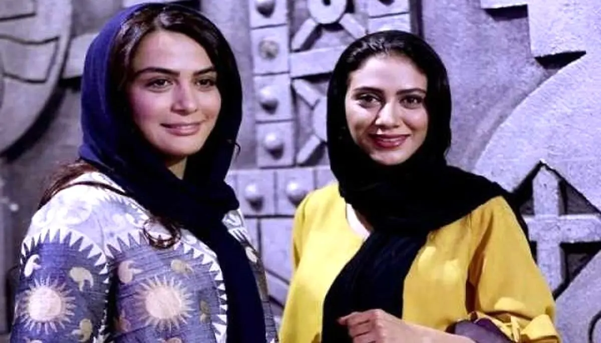 تصاویر خاص و زیبا از مونا و مارال فرجاد در لحظات خواهرانه که سروش منوچهری آن‌ها را در سینما ثبت کرد