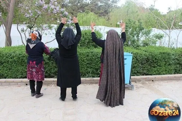 خلاقیت خنده‌دار یک زن ایرانی برای انجام صحیح حرکات ورزشی + عکس | هنر ایرانی در نوآوری و انگیزه‌بخشی